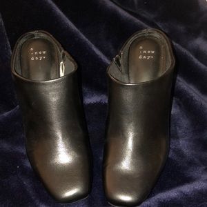 Black toe closed heels beautiful 😍